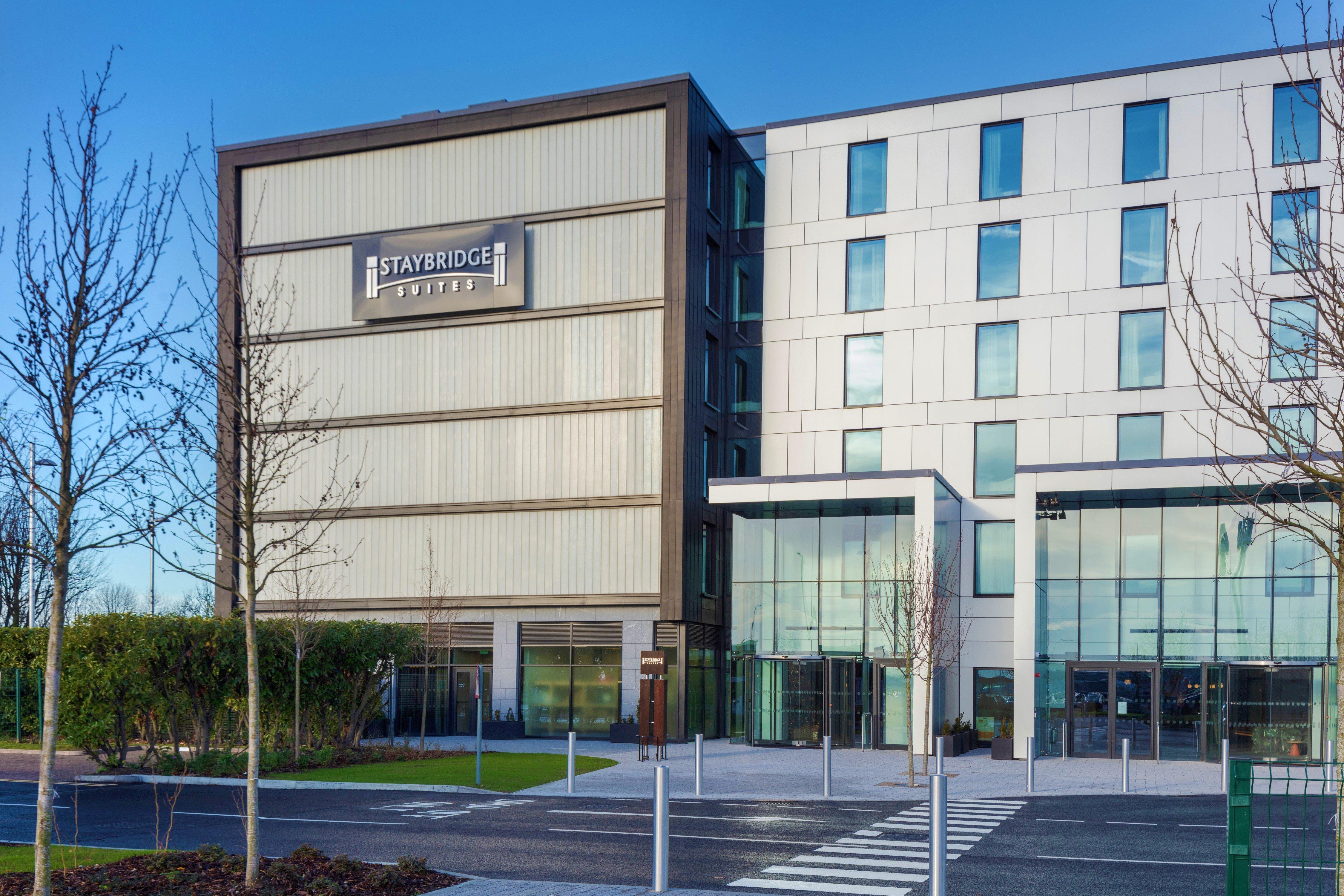 Staybridge Suites London Heathrow - Bath Road, An Ihg Aparthotel Hillingdon Kültér fotó