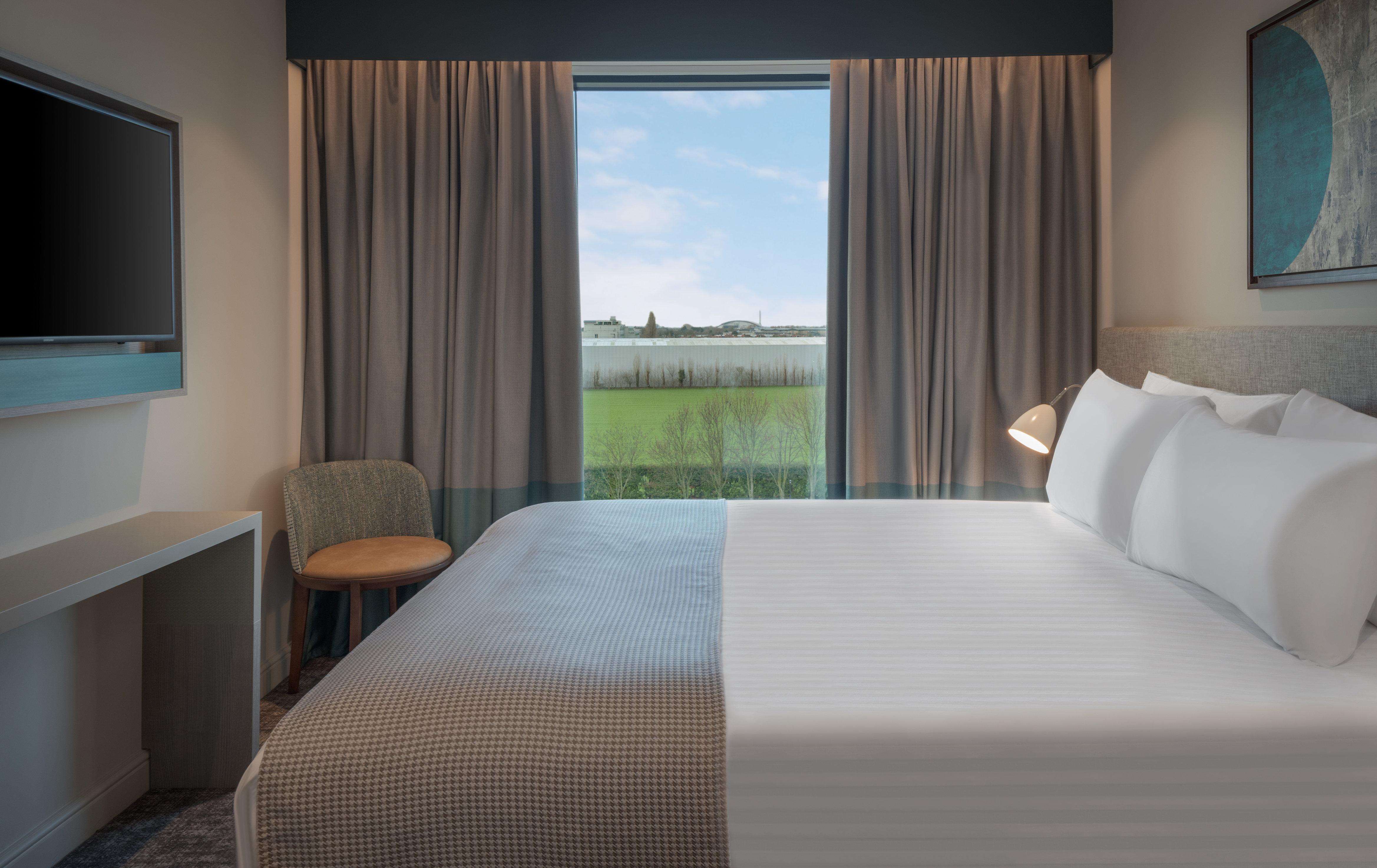 Staybridge Suites London Heathrow - Bath Road, An Ihg Aparthotel Hillingdon Kültér fotó