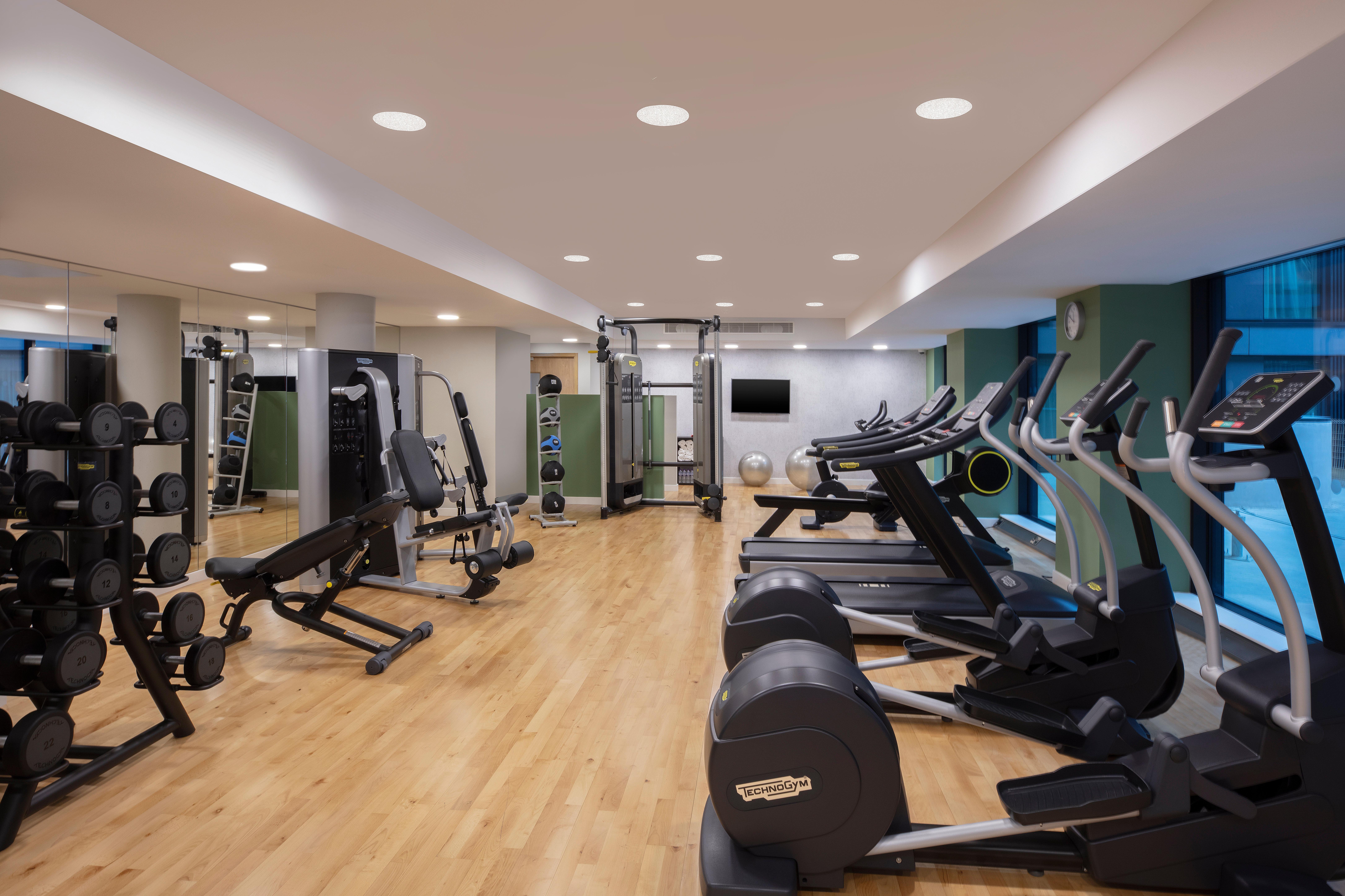 Staybridge Suites London Heathrow - Bath Road, An Ihg Aparthotel Hillingdon Kültér fotó
