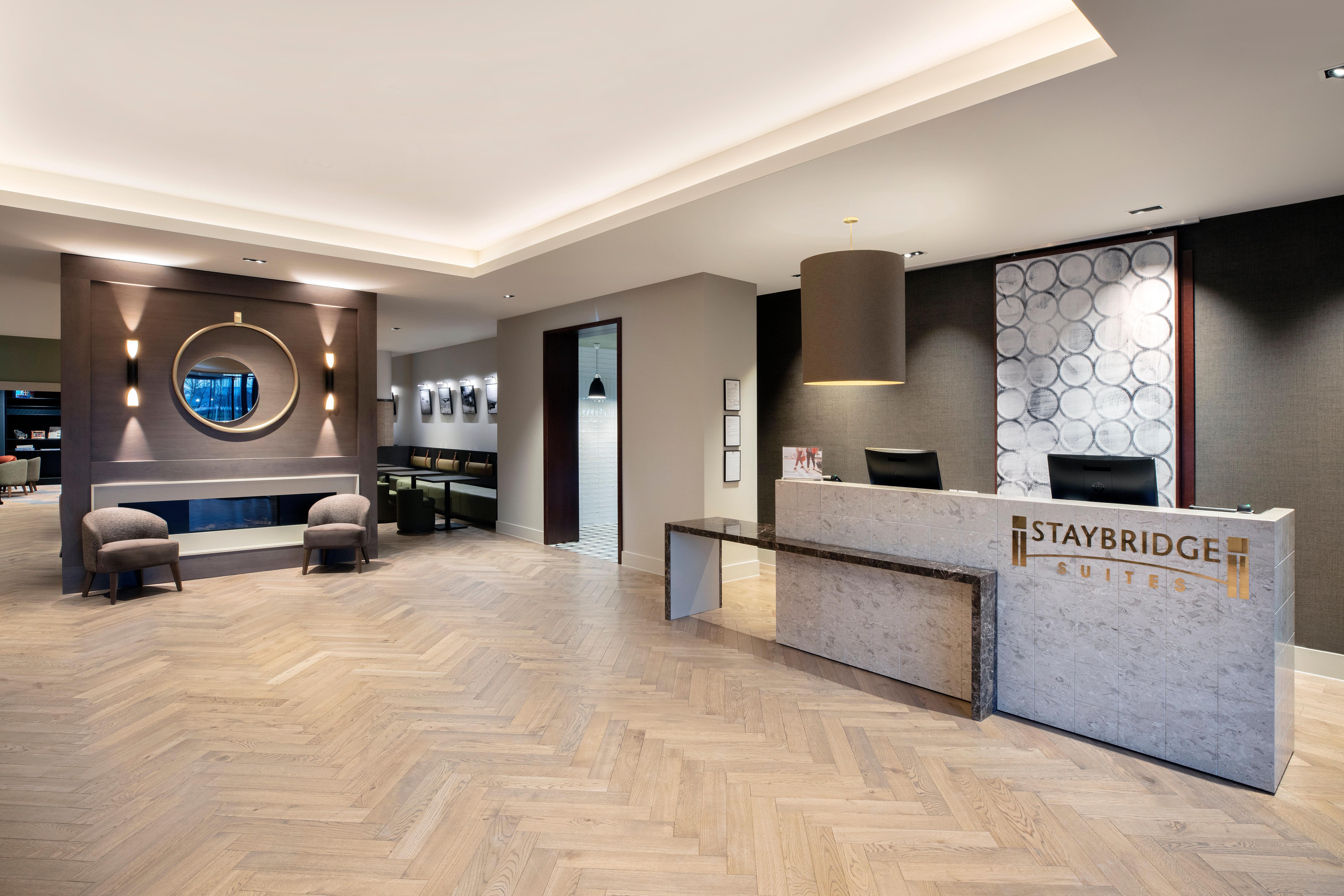 Staybridge Suites London Heathrow - Bath Road, An Ihg Aparthotel Hillingdon Kültér fotó