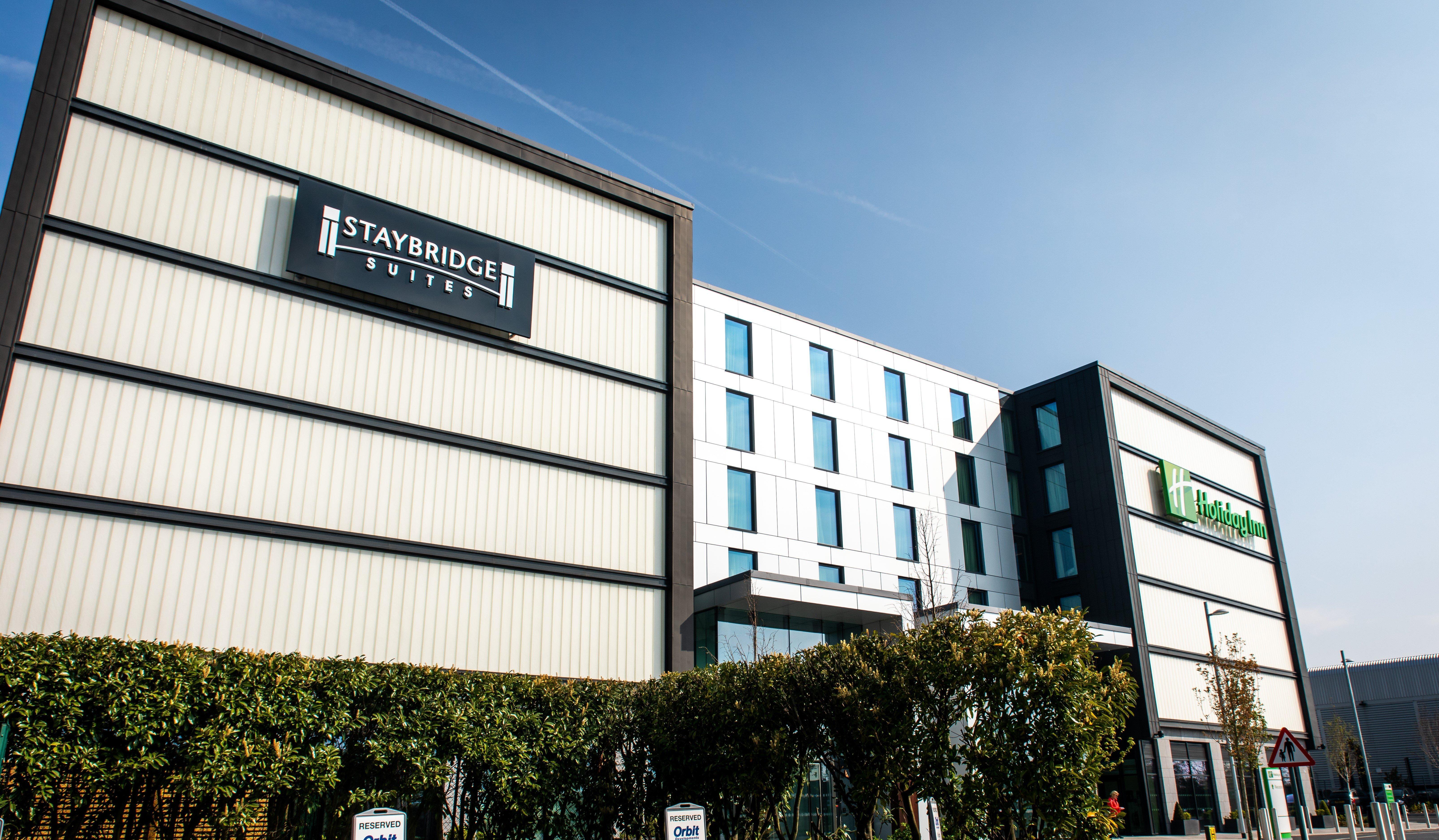 Staybridge Suites London Heathrow - Bath Road, An Ihg Aparthotel Hillingdon Kültér fotó