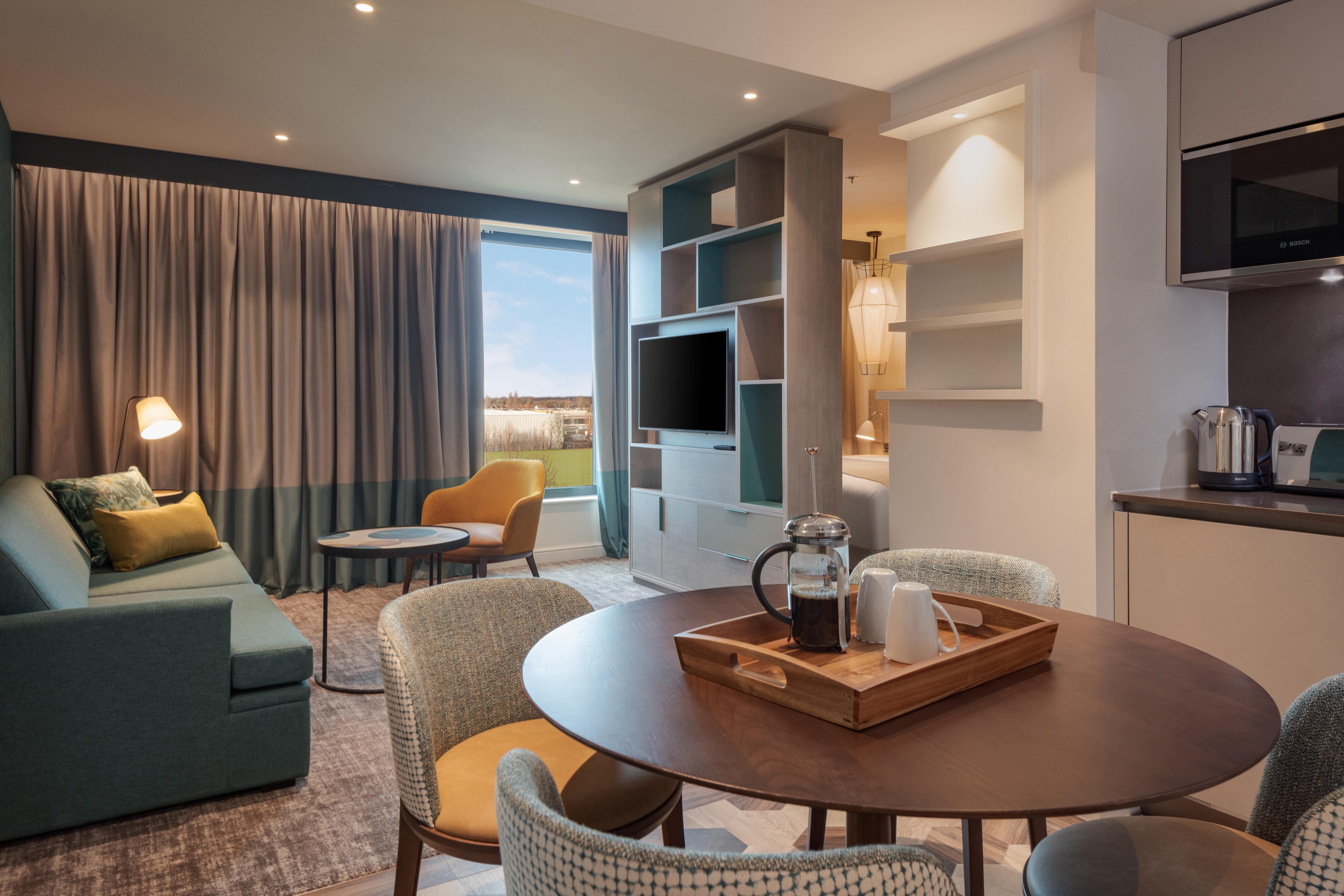 Staybridge Suites London Heathrow - Bath Road, An Ihg Aparthotel Hillingdon Kültér fotó